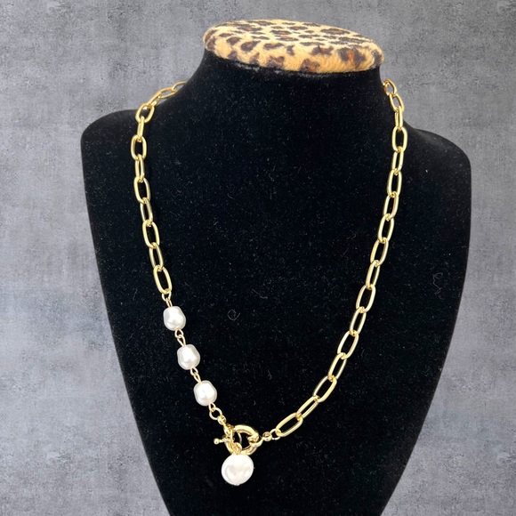Chunky gold plated chain with round faux pearls - Picture 4 of 6